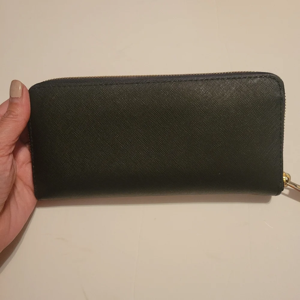 Michael Kors Jet Set Zip Around Large Wallet EUC Minimalist Neutral Staple Piece